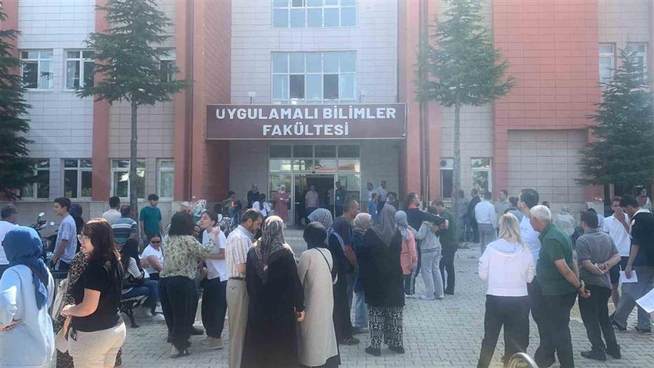 Karaman’da YKS’nin ikinci oturumu AYT başladı