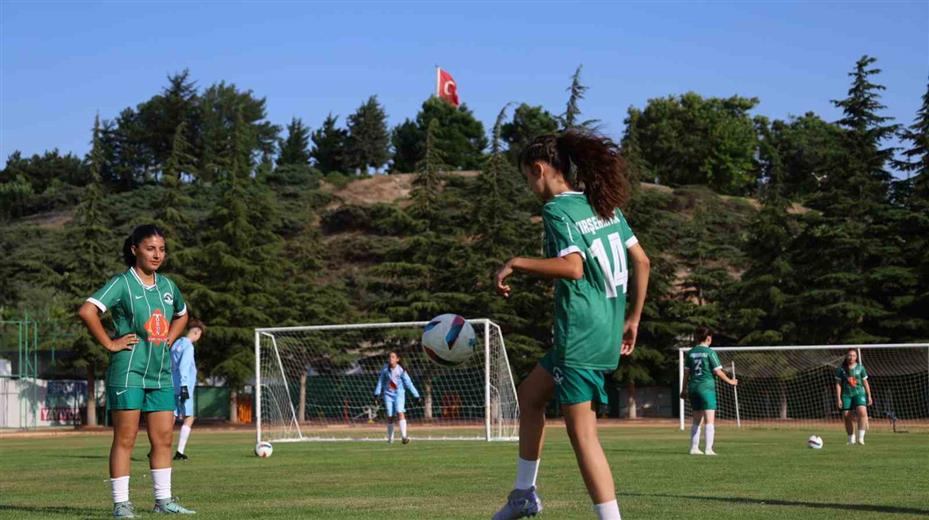 Ampute Milli Futbol Takımı, Kırşehir’de kadın futbol takımıyla hazırlık maçı yaptı