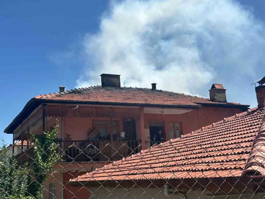 Kızılcahamam’da apartman çatısı yangını