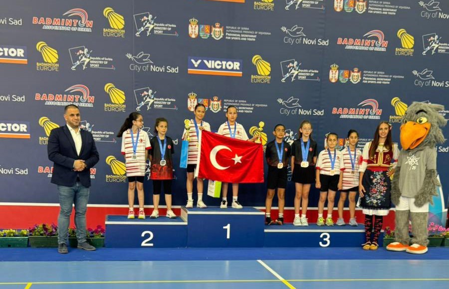 Kayserili Badmintoncular Sırbistan’da madalyaları topladı