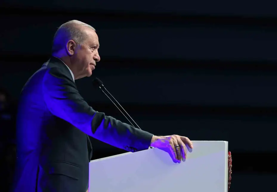 Cumhurbaşkanı Erdoğan: "İran’ın egemenliğine ve bölgemizin güvenliğine yönelik saldırıları kimden gelirse gelsin asla tasvip etmiyor ve tepkimizi de açıkça ortaya koyuyoruz."