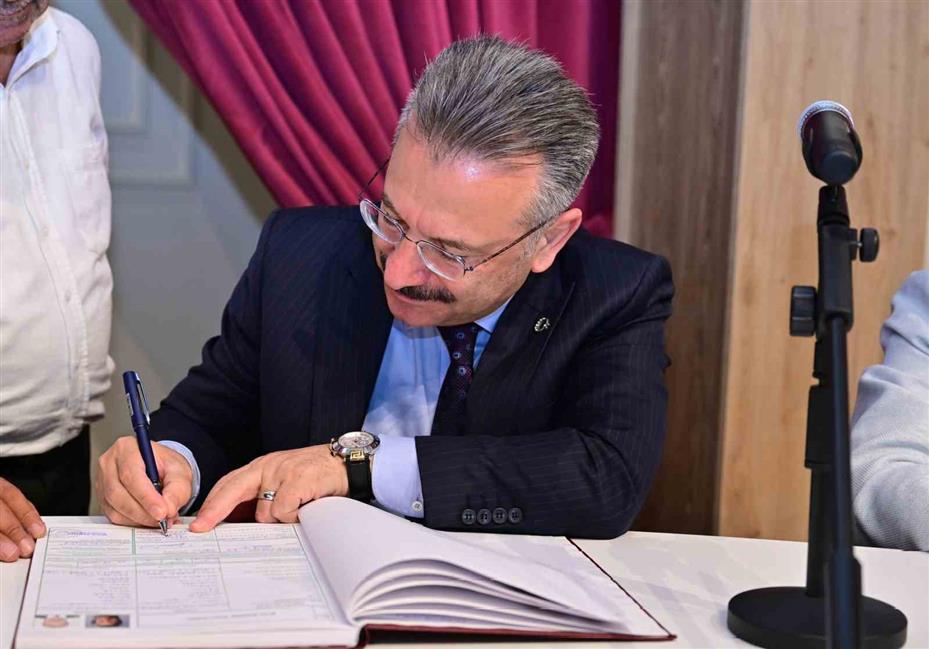 Vali Aksoy, Aile ve Sosyal Hizmetler İl Müdürü Bayrak’ın nikah şahidi oldu