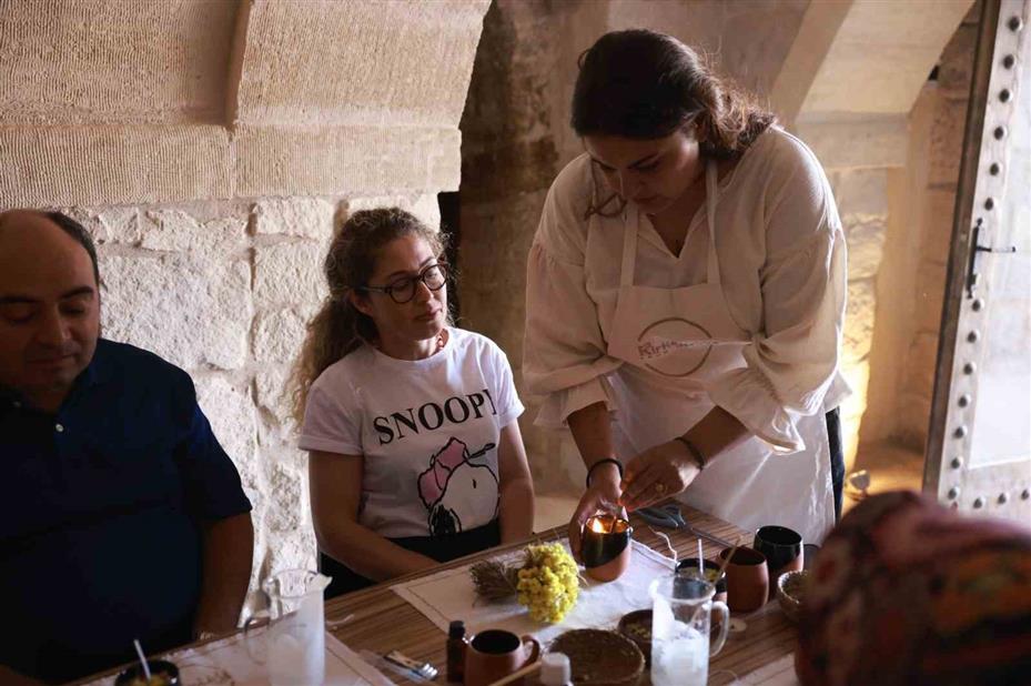 Kayaşehir’de doğal mum atölyesi