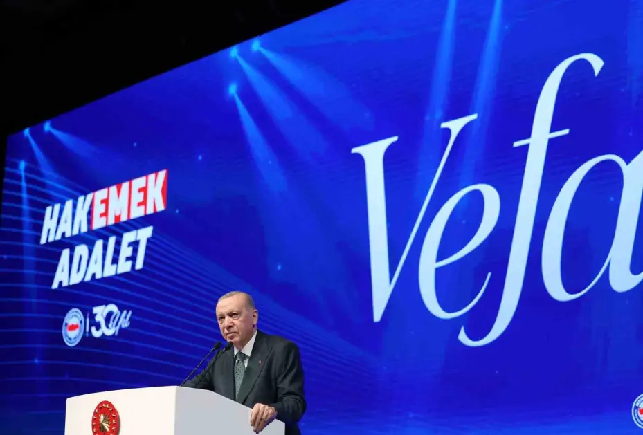 Cumhurbaşkanı Erdoğan: "İran’ın egemenliğine ve bölgemizin güvenliğine yönelik saldırıları kimden gelirse gelsin, asla tasvip etmiyor, tepkimizi de açıkça ortaya koyuyoruz"