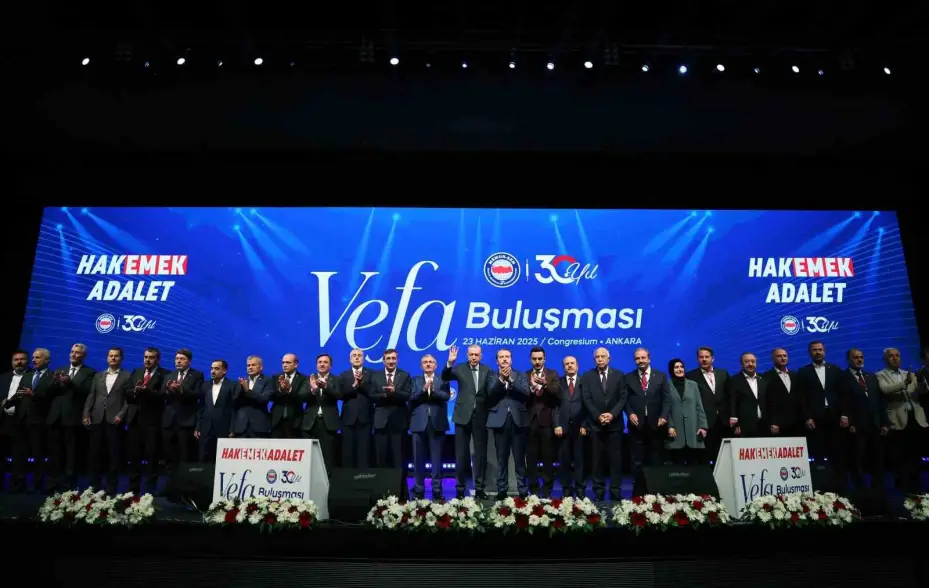 Cumhurbaşkanı Erdoğan: "İran’ın egemenliğine ve bölgemizin güvenliğine yönelik saldırıları kimden gelirse gelsin, asla tasvip etmiyor, tepkimizi de açıkça ortaya koyuyoruz"