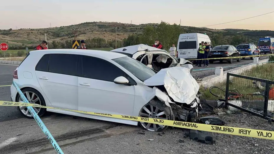Feci kaza evli çifti hayattan kopardı