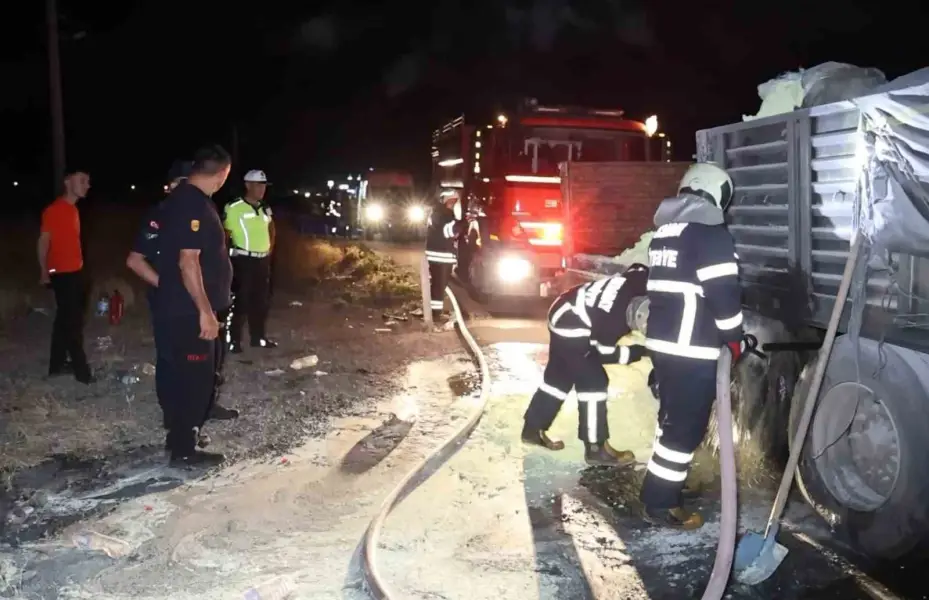 Lastiği patlayan kükürt yüklü tırda yangın paniği