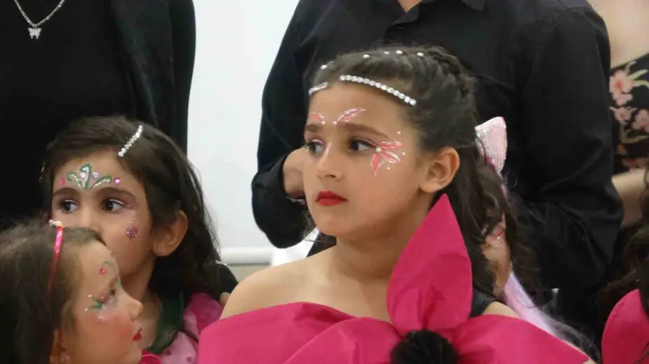 İhtiyaç sahibi çocuklar özel kostümlerle doğum günlerini kutladı