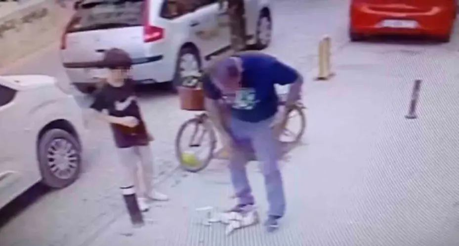 Köpeği, çişini yaptırmak için indirip yere fırlattı