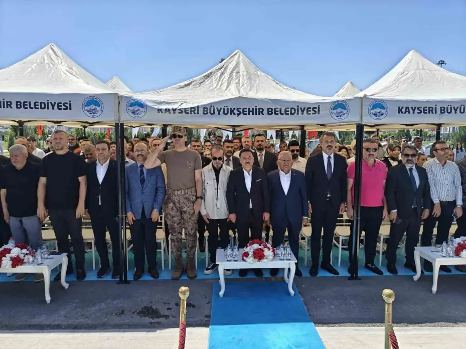 Bu sergide eserlerin kokusu misafirleri karşıladı