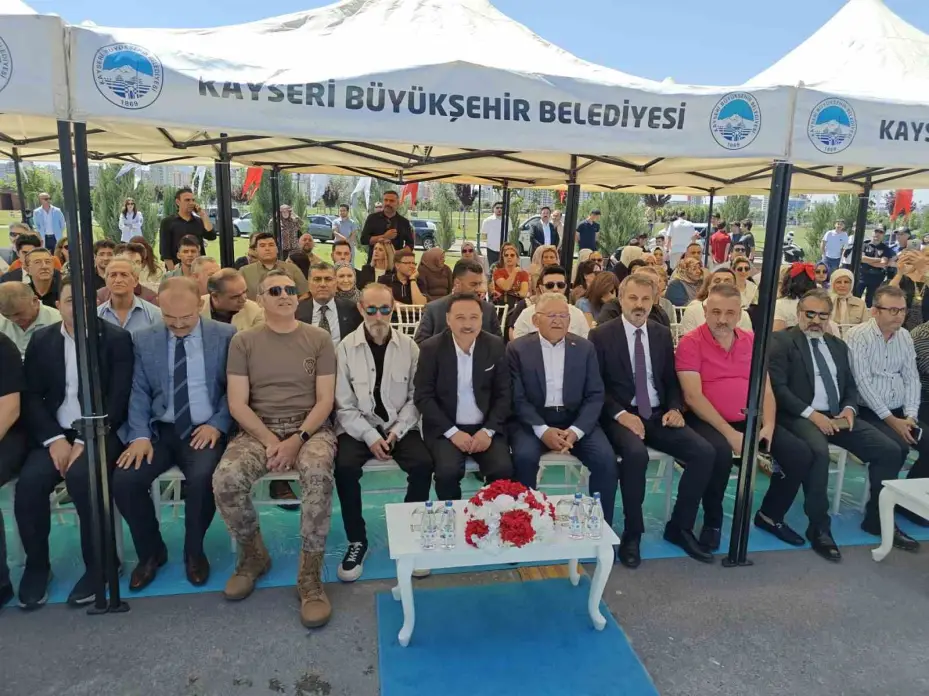 Bu sergide eserlerin kokusu misafirleri karşıladı