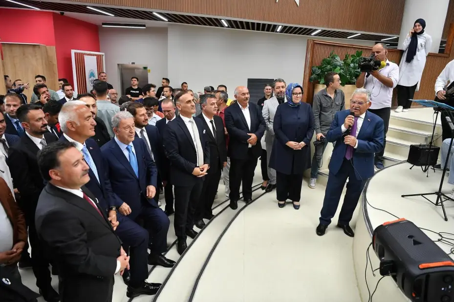 Bakan Ersoy: "Kayseri’miz tarih boyunca ilim ve irfanın merkezi olmuş, sayısız âlim ve düşünür yetiştirmiş bir şehrimizdir"