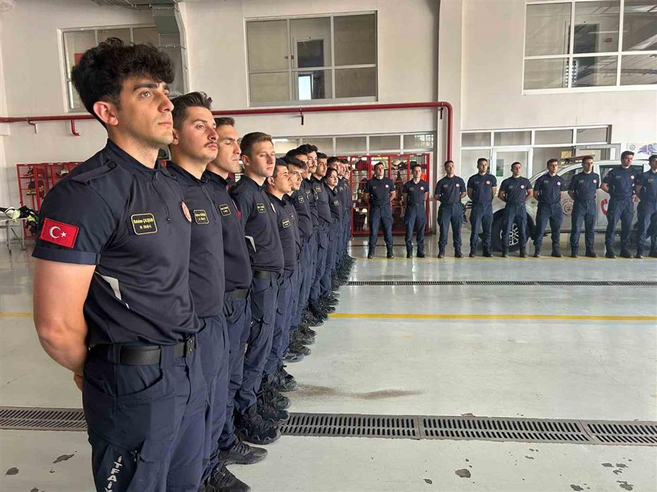 (ÖZEL) Göreve başlayan 45 itfaiye erinin gerçeğini aratmayan eğitimi nefes kesti