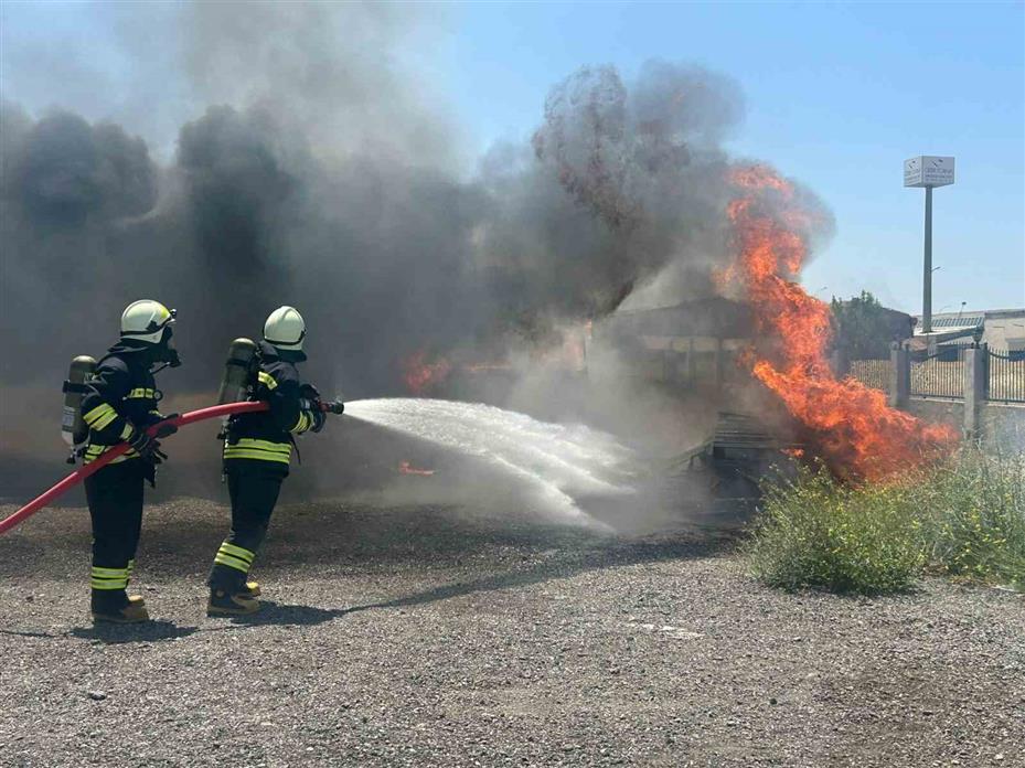 (ÖZEL) Göreve başlayan 45 itfaiye erinin gerçeğini aratmayan eğitimi nefes kesti