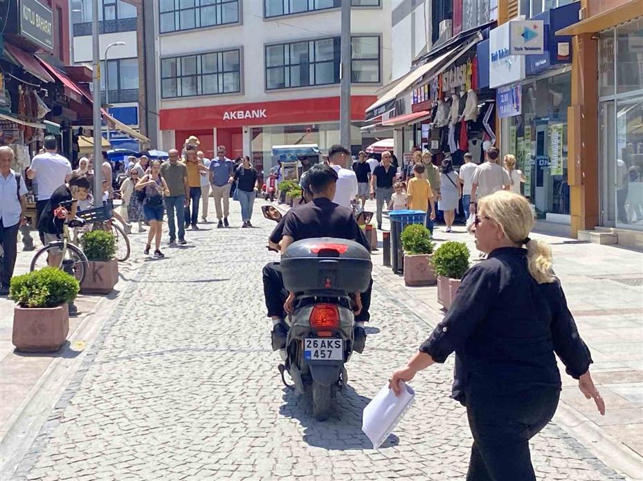 Motosikletler için kural yok gibi