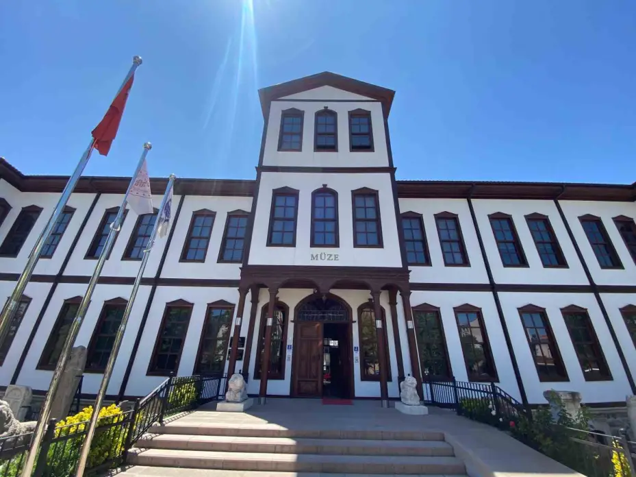 Ziyaretçilerini 8 buçuk milyon yıl öncesine götüren müze 30 bin kişiyi ağırladı