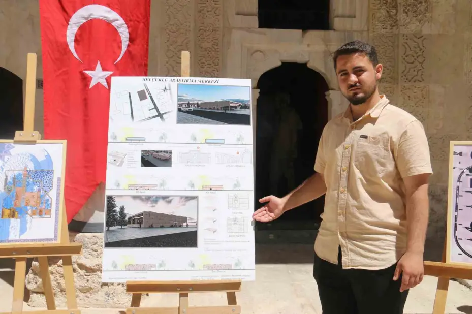 ‘Selçuklu Mimarisi Nasıl Okunur’ sergisi Selçuklu mirası Gök Medrese’de açıldı