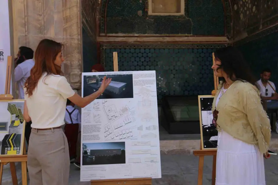 ‘Selçuklu Mimarisi Nasıl Okunur’ sergisi Selçuklu mirası Gök Medrese’de açıldı