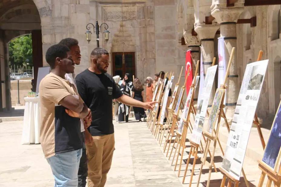 ‘Selçuklu Mimarisi Nasıl Okunur’ sergisi Selçuklu mirası Gök Medrese’de açıldı