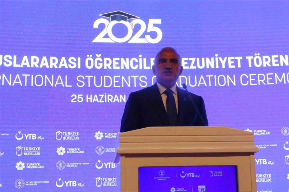 Bakan Ersoy: "‘Ben Türkiye Mezunuyum’ dediğinizde, sıcak bir tebessüm göreceksiniz"