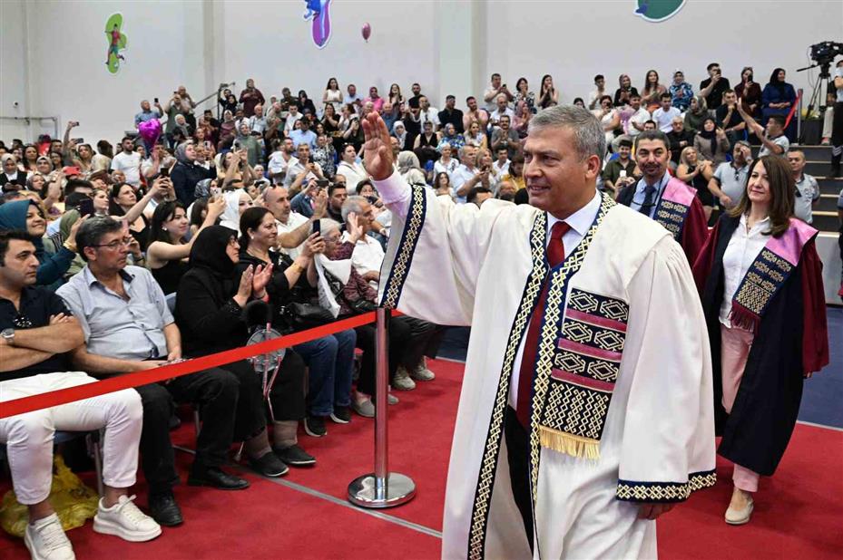 Anadolu Üniversitesi mezuniyet törenleri tüm hızıyla devam ediyor