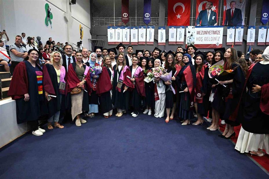 Anadolu Üniversitesi mezuniyet törenleri tüm hızıyla devam ediyor