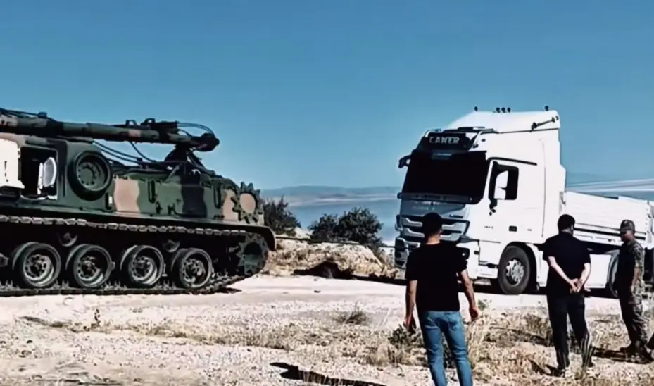 Yolda kalan tırların imdadına zırhlı tank yetişti