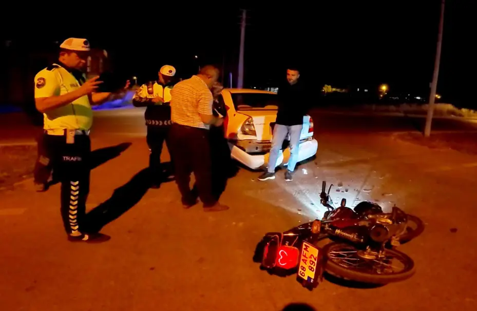 Motosiklet otomobile arkadan çarptı: 1 yaralı