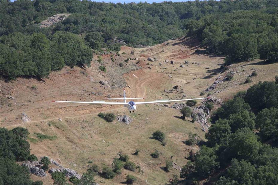 83 yaşındaki kadının huzurevinde kurduğu "uçma" hayali kokpitte 700 metreye çıkarak gerçek oldu