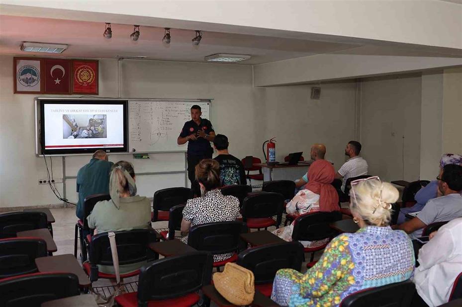 Büyükşehirin ‘Afet’ odaklı kurslarında katılım belgeleri sahiplerini buldu