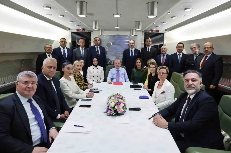 Cumhurbaşkanı Erdoğan: "Suriye’nin yeniden bir ve bütün hale gelmesi, istikrar ve huzurun inşa edilmesi için yeni yönetimi destekliyoruz. Yeniden bir ve bütün Suriye oluşturmanın olmazsa olmazı da toprak bütünlüğünün korunmasıdır."