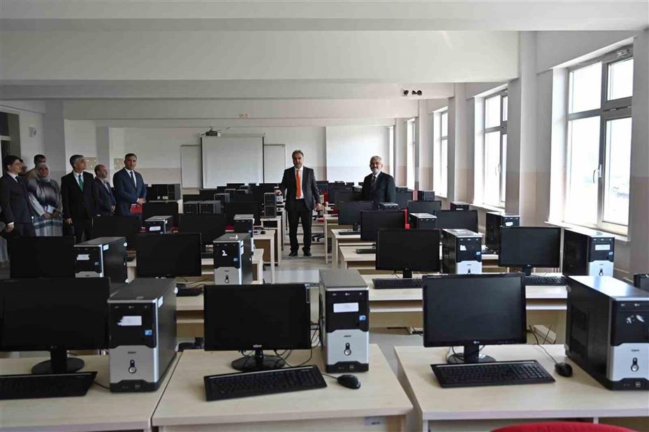 Rektör Karataş MYO’larda incelemelerde bulundu
