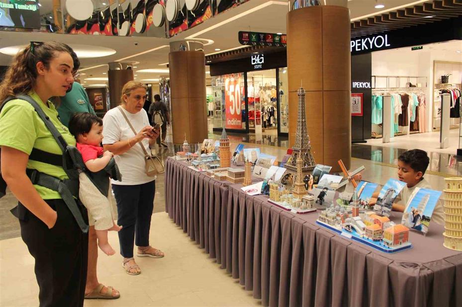 7 yaşındaki küçük sanatçı, gezdiği yerlerin maketlerini yaptı