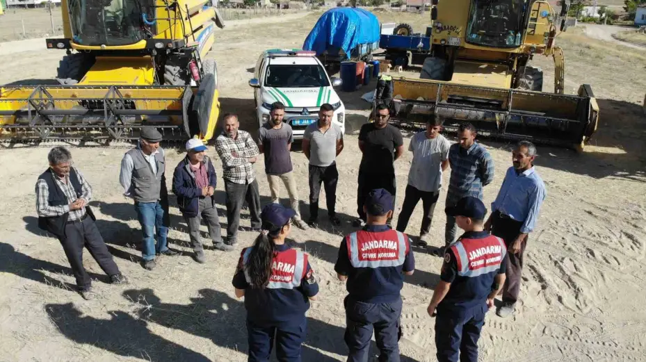 Jandarmadan çiftçilere anız yakmama eğitimi