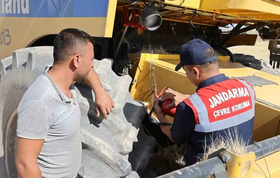 Jandarmadan çiftçilere anız yakmama eğitimi