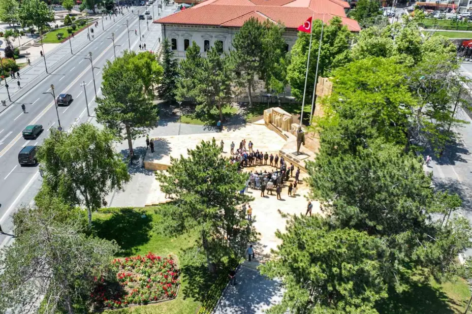 Atatürk Anıtı’nın çevre düzenlemesi tamamlandı