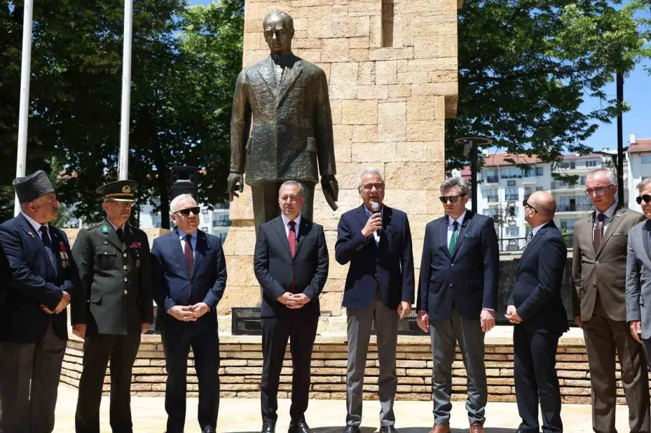 Atatürk Anıtı’nın çevre düzenlemesi tamamlandı