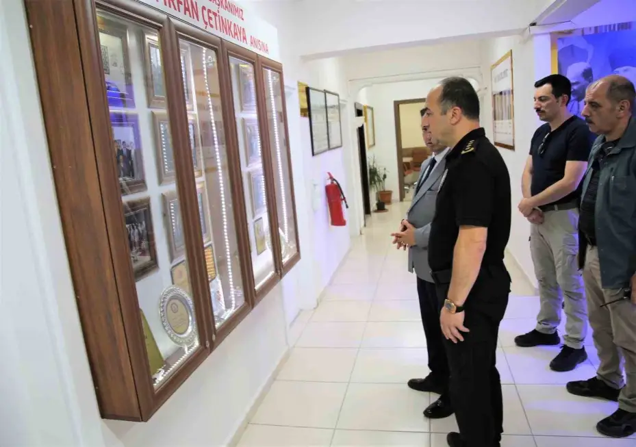 İl Emniyet Müdürü Yılmaz, emniyet personelinin annesinin cenazesine katıldı