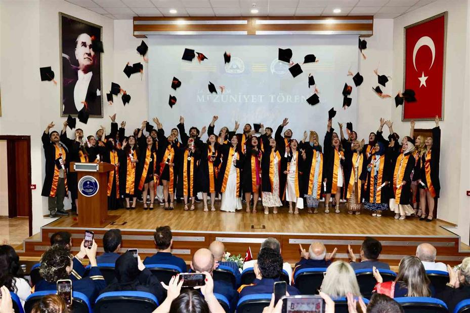 ERÜ Turizm Fakültesi 16. dönem mezunlarını verdi