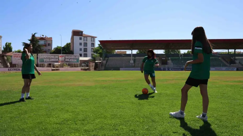 "Futbol erkek işi" diyenlere cevabı sahada verdiler