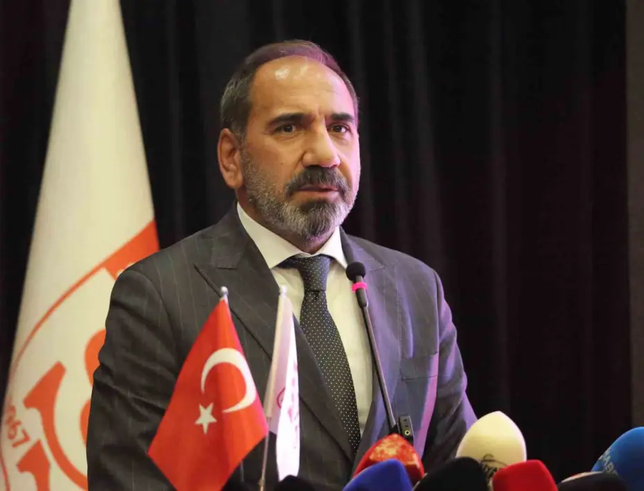 Sivasspor’un yeni başkanı Gökhan Karagöl oldu