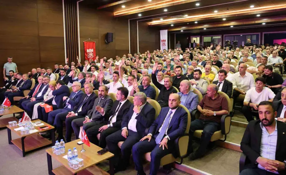Sivasspor’un yeni başkanı Gökhan Karagöl oldu