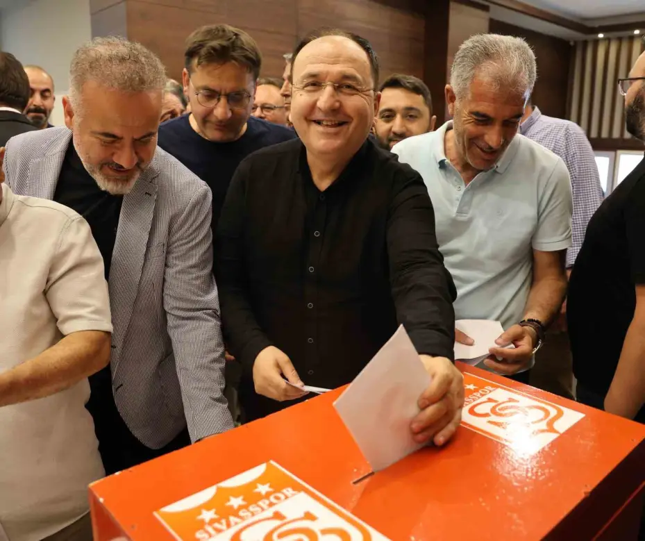 Sivasspor’un yeni başkanı Gökhan Karagöl oldu