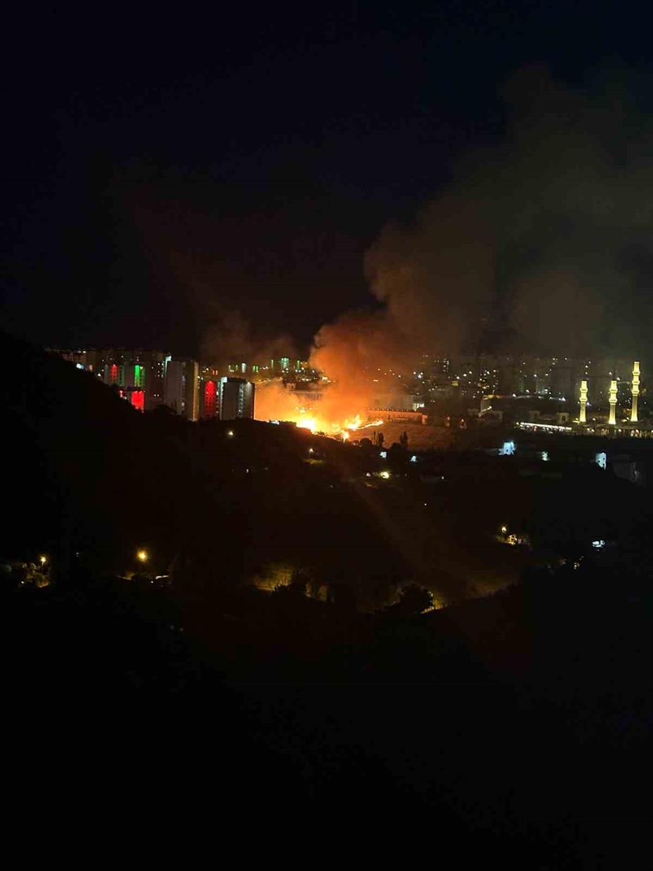 Ankara’daki arazi yangını söndürüldü