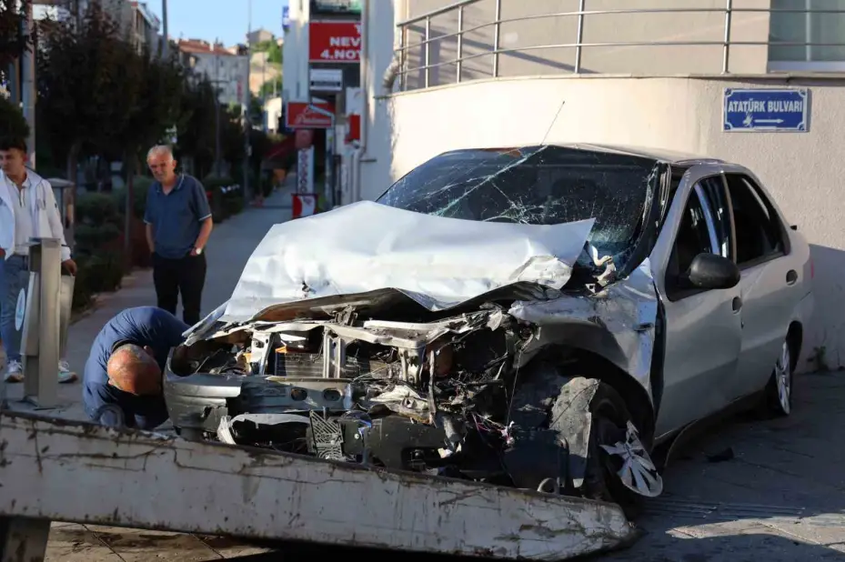 Kaza yapan alkollü sürücüden ilginç tepki "Anam babam beni böyle görmesin"