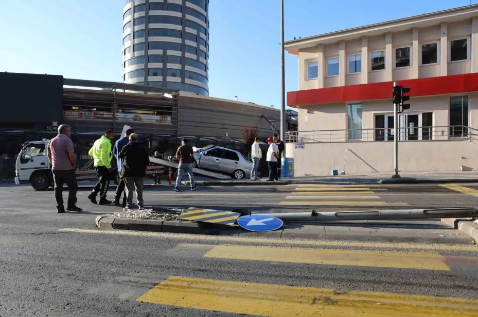 Kaza yapan alkollü sürücüden ilginç tepki "Anam babam beni böyle görmesin"