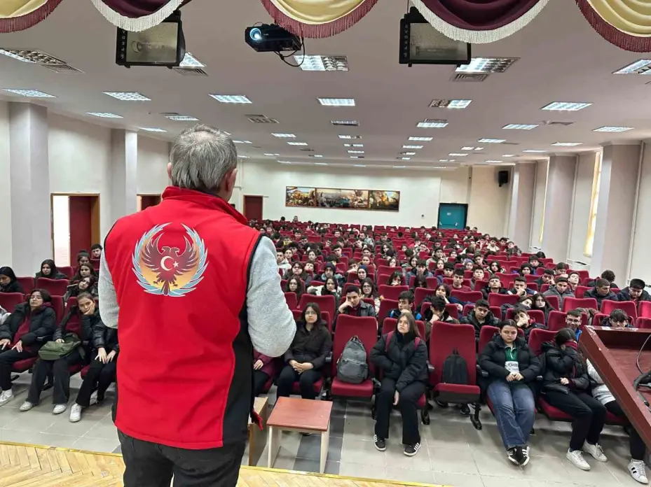 Kırşehir emniyeti 4 bin 441 öğrenciyi bilgilendirdi