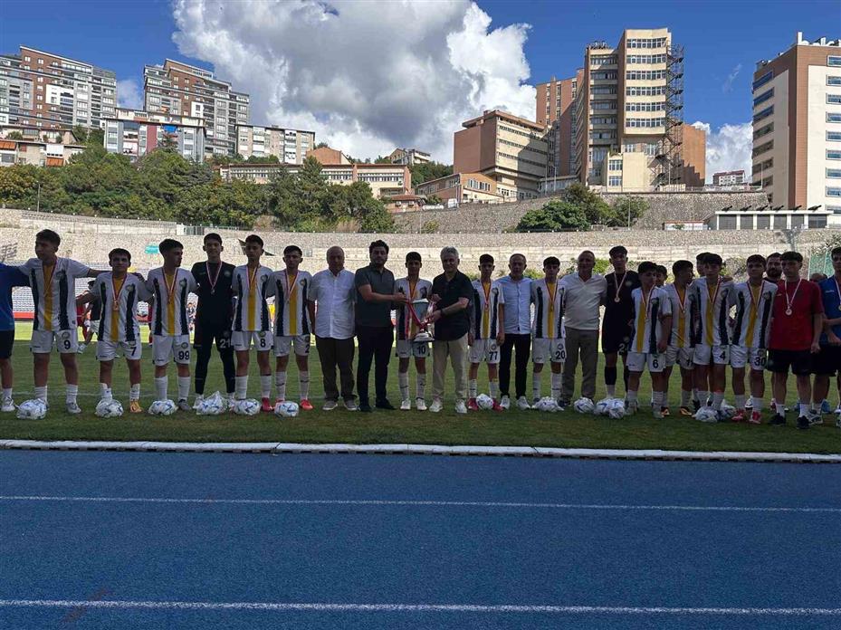 U15 Türkiye Futbol Şampiyonası’nda şampiyon Talas Belediyespor
