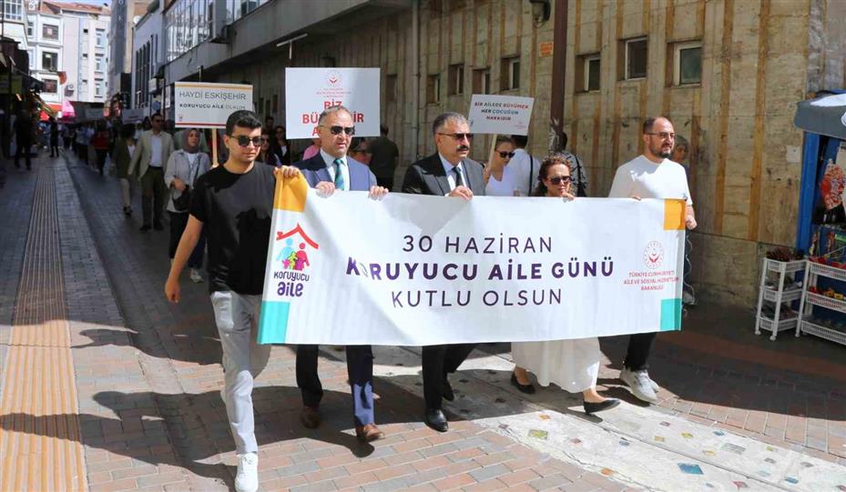 ’Koruyucu Aile Günü’ farkındalık yürüyüşü