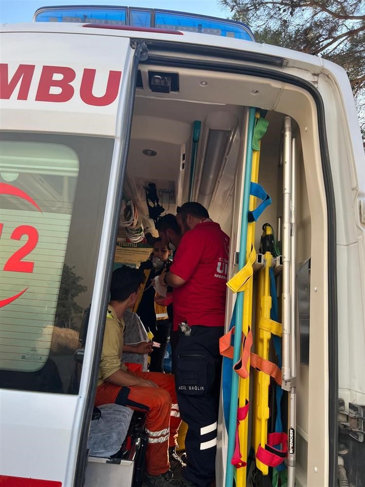 Eskişehir’den 2 UMKE aracı ve 10 personel Bilecik yangınına desteğe gitti
